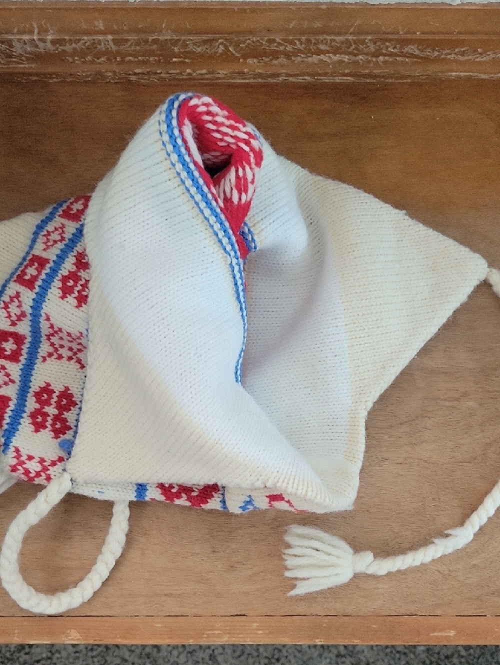 Calgary Winter Olympics 1988 Ceau Mar Knit Earflap Hat - Cream, Red & Blue - Picture 5 of 7